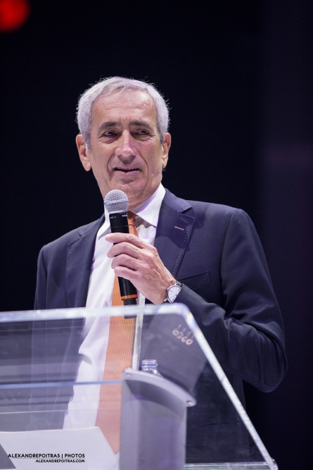 Le président de la compagnie Effix faisant son discours sur la Glace du Centre Bell du Canadien de Montréal